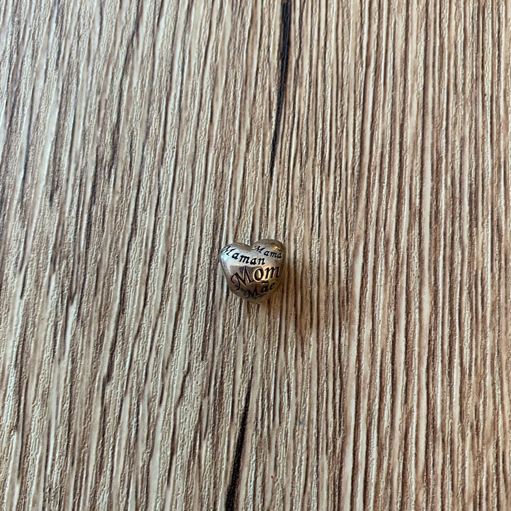 Pandora mama charm